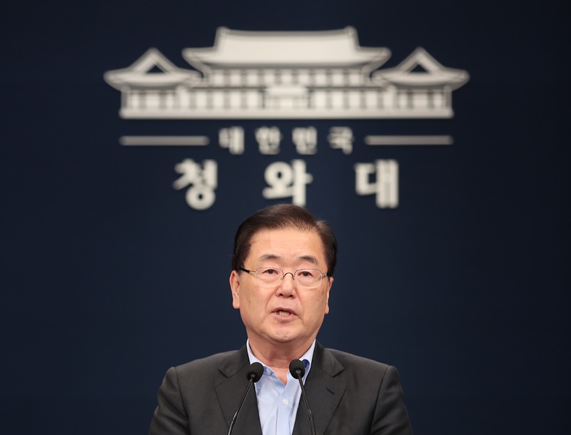 National Security Council Director Chung Eui-yong on Sept. 10 chairs an emergency council meeting and expresses "strong concern" over North Korea's launches of two projectiles that morning. (Yonhap News)