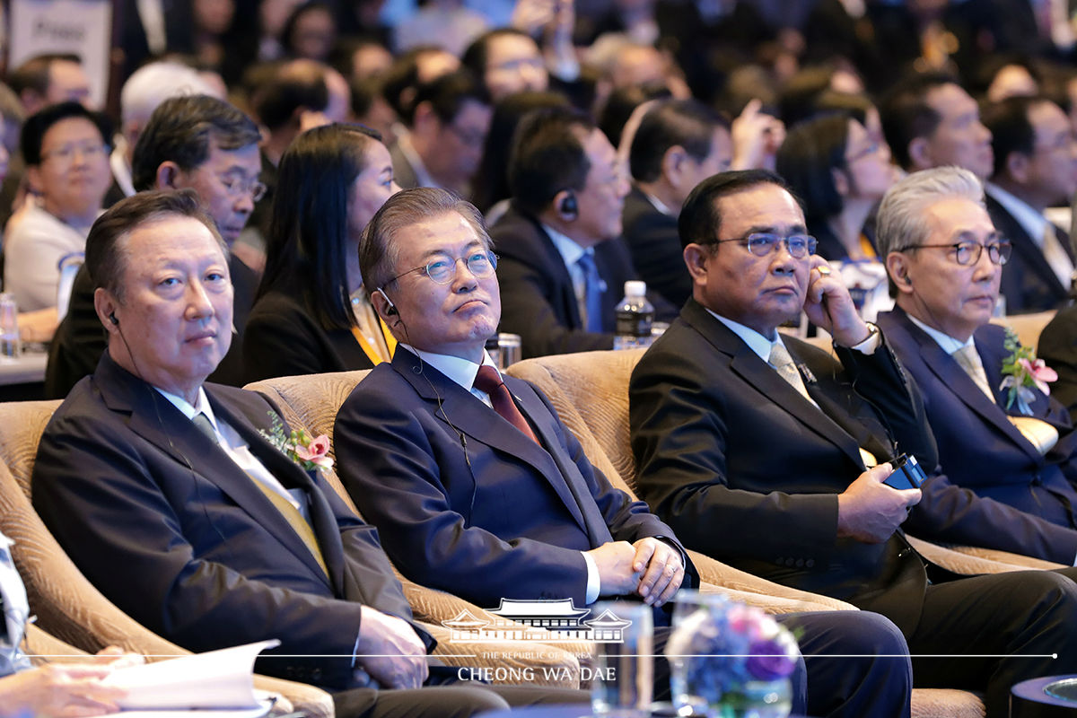 Attending the Thailand-Korea Business Forum held at Bangkok’s InterContinental Hotel 