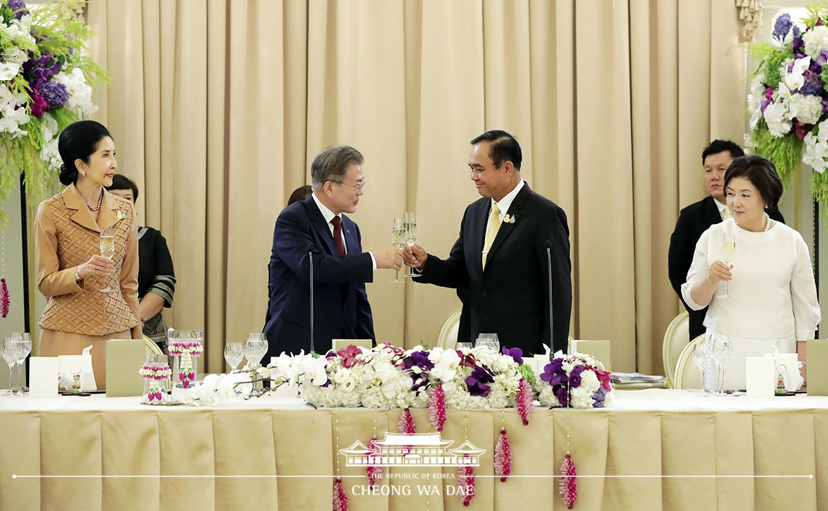 Attending an official luncheon hosted by Prime Minister Prayut Chan-o-cha at the Office of the Prime Minister in Bangkok 