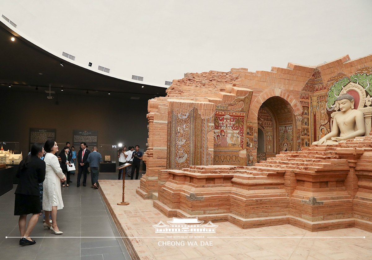 First Lady Kim Jung-sook visiting the National Museum in Nay Pyi Taw, Myanmar 