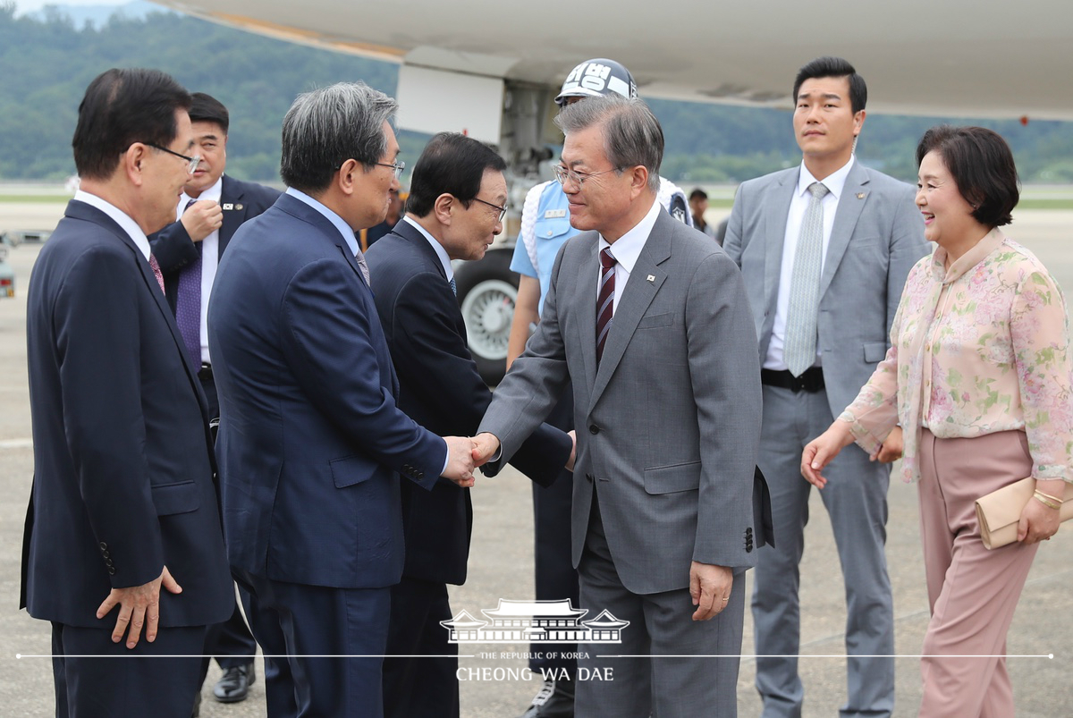 Arriving at Seoul Air Base from visits to three ASEAN member states