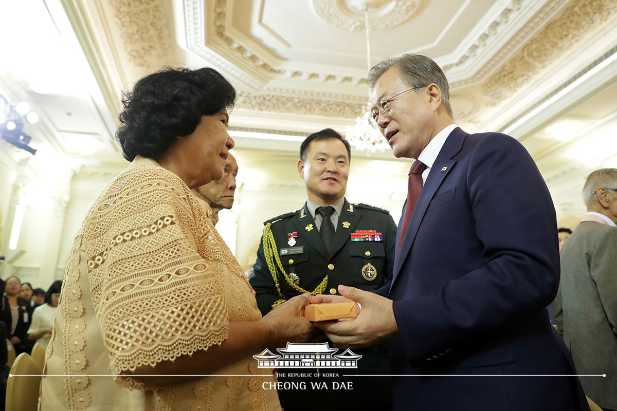 Meeting with some of Thailand’s Korean War veterans at the Office of the Prime Minister in Bangkok 