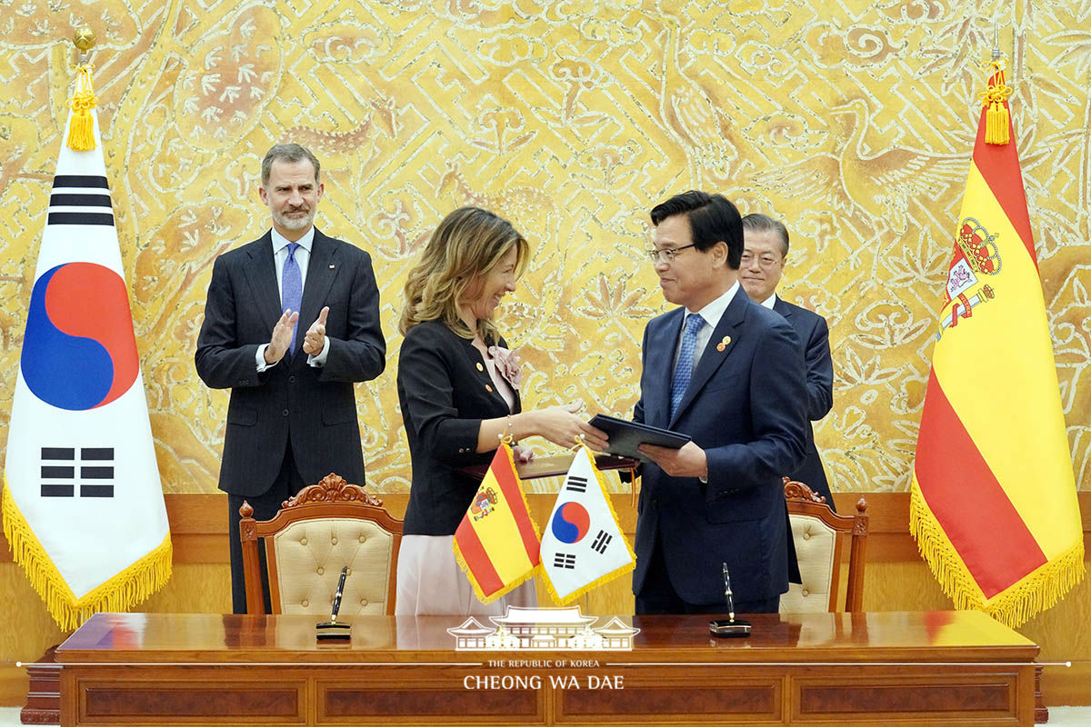 Attending a Korea-Spain MOU signing ceremony at Cheong Wa Dae
