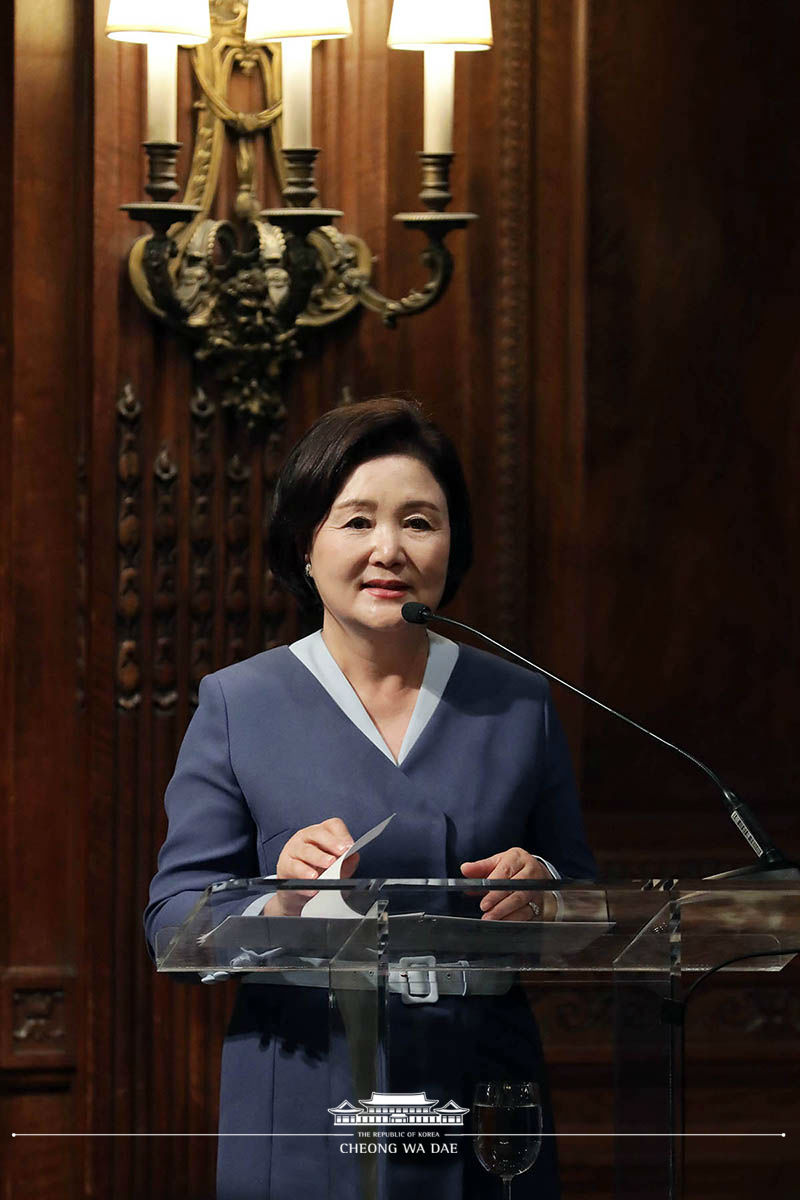 First Lady Kim Jung-sook at Missing Billion in UHC: Children and Persons with Developmental Delays and Disabilities at the New York Public Library 