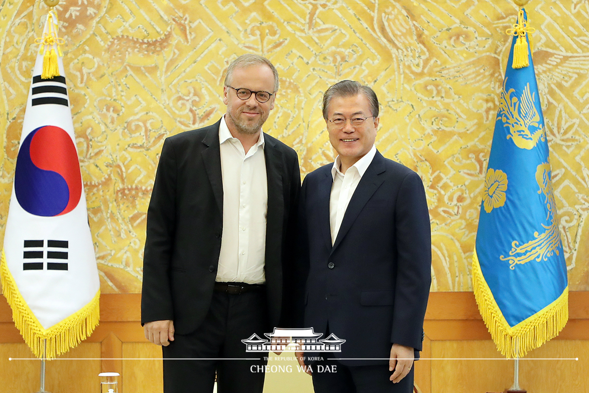 Meeting with Secretary-General of Reporters Without Borders (RSF) Christophe Deloire at Cheong Wa Dae 