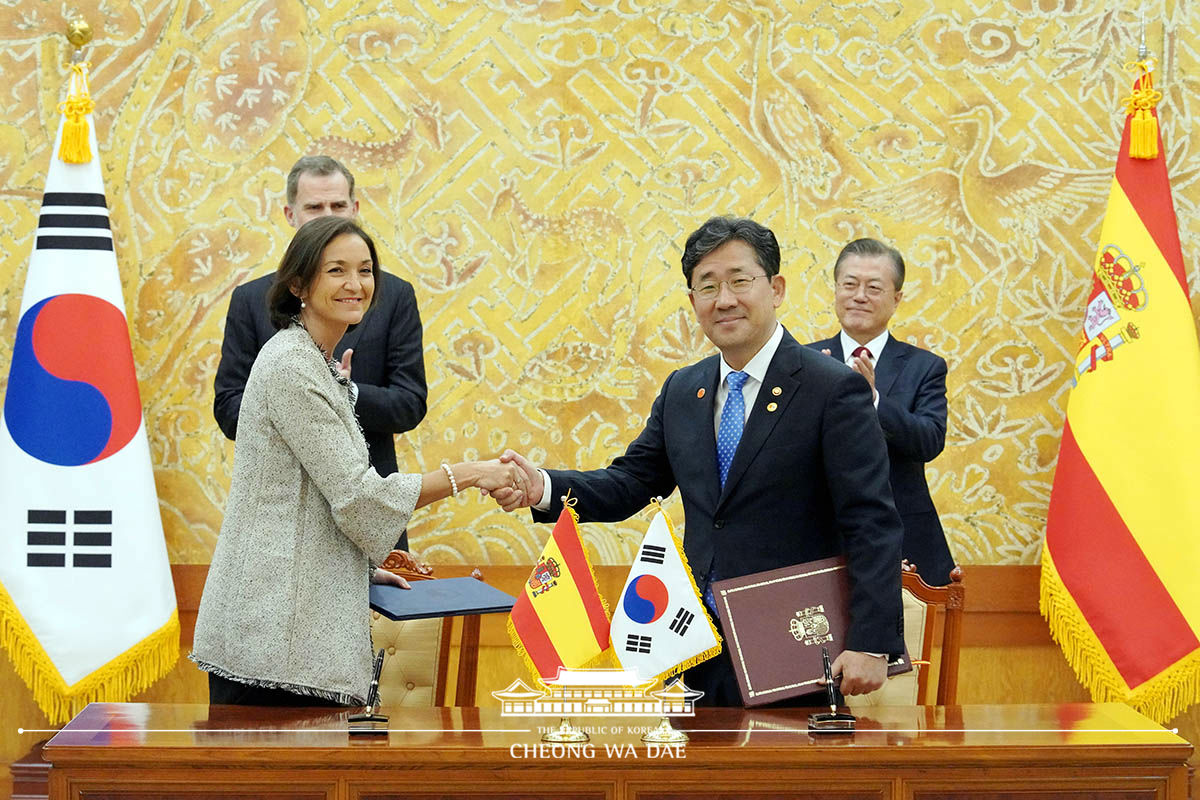 Attending a Korea-Spain MOU signing ceremony at Cheong Wa Dae