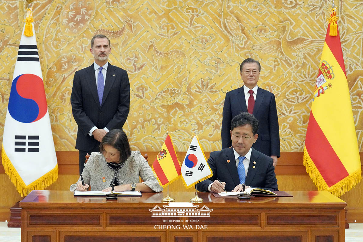 Attending a Korea-Spain MOU signing ceremony at Cheong Wa Dae