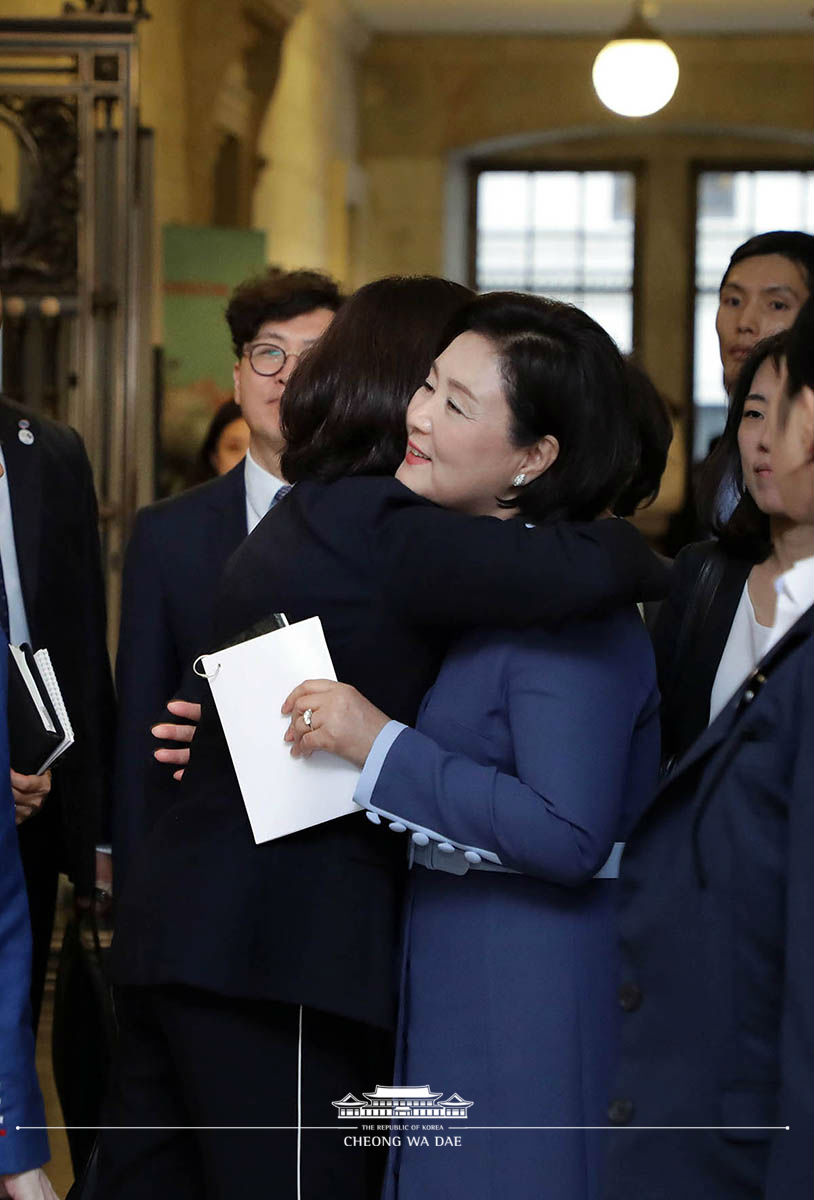 First Lady Kim Jung-sook at Missing Billion in UHC: Children and Persons with Developmental Delays and Disabilities at the New York Public Library 