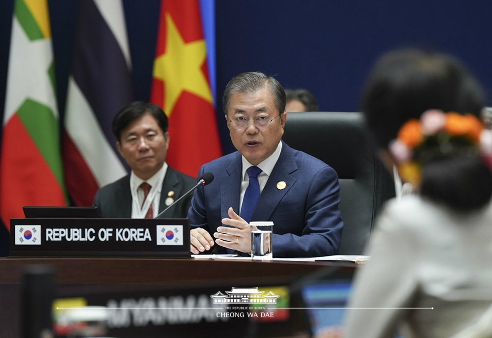 President Moon Jae-in on Nov. 27 speaks at the first Mekong-ROK (Republic of Korea) Summit at Busan's Nurimaru APEC House.