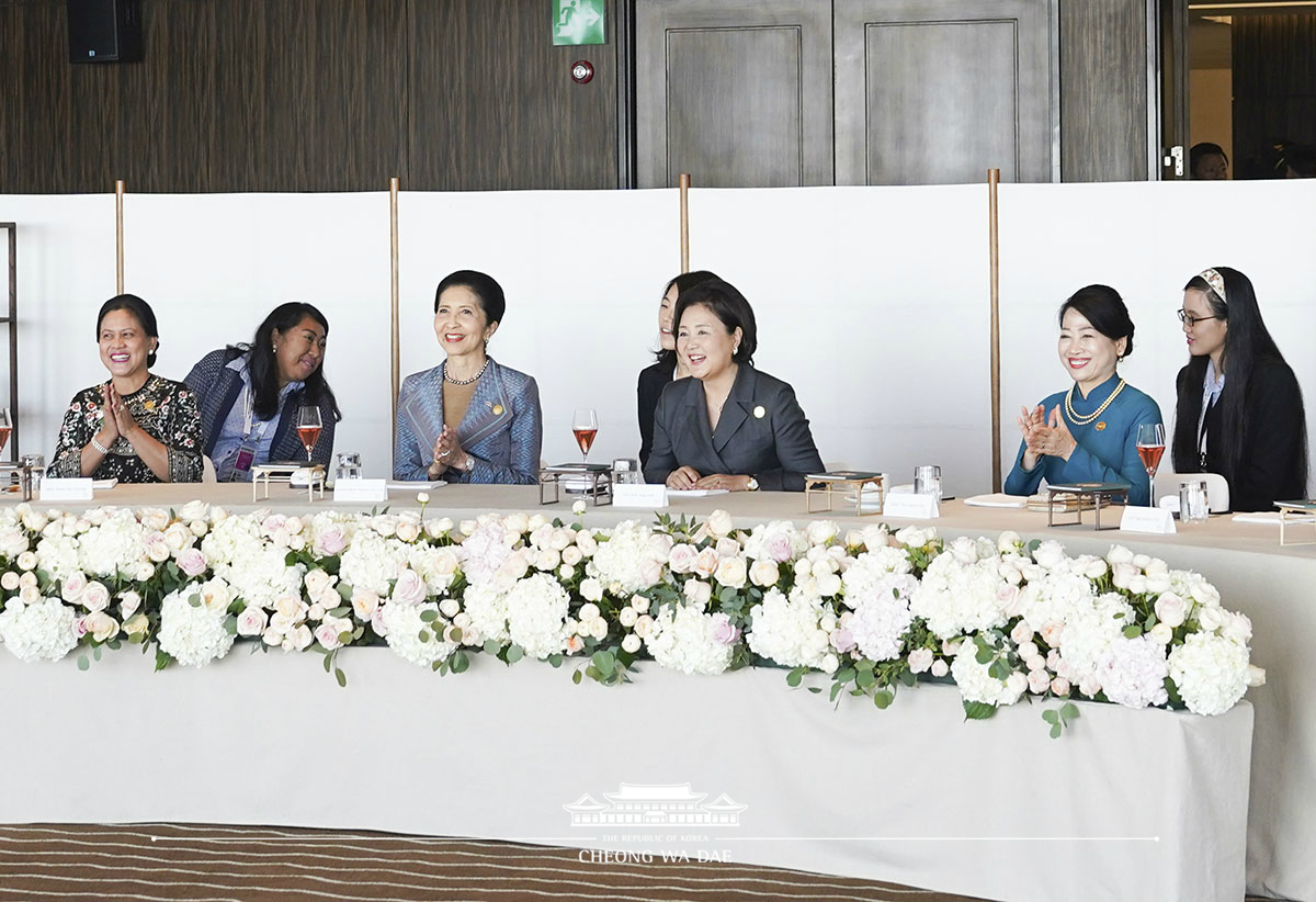 First Lady Kim Jung-sook attending the luncheon for the spouses of ASEAN leaders participating in the ASEAN-ROK Commemorative Summit in Busan 