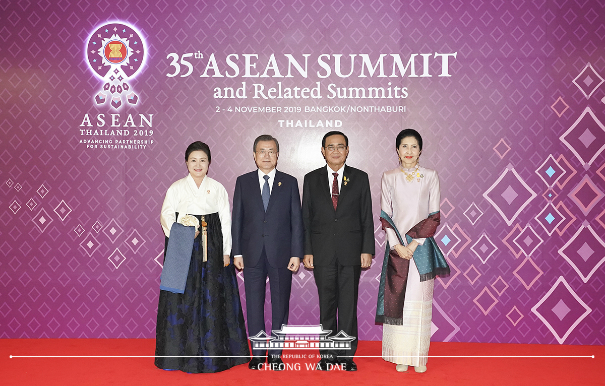 Attending a gala dinner in honor of leaders and spouses at the 35th ASEAN Summit and Related Summits in Bangkok, Thailand 