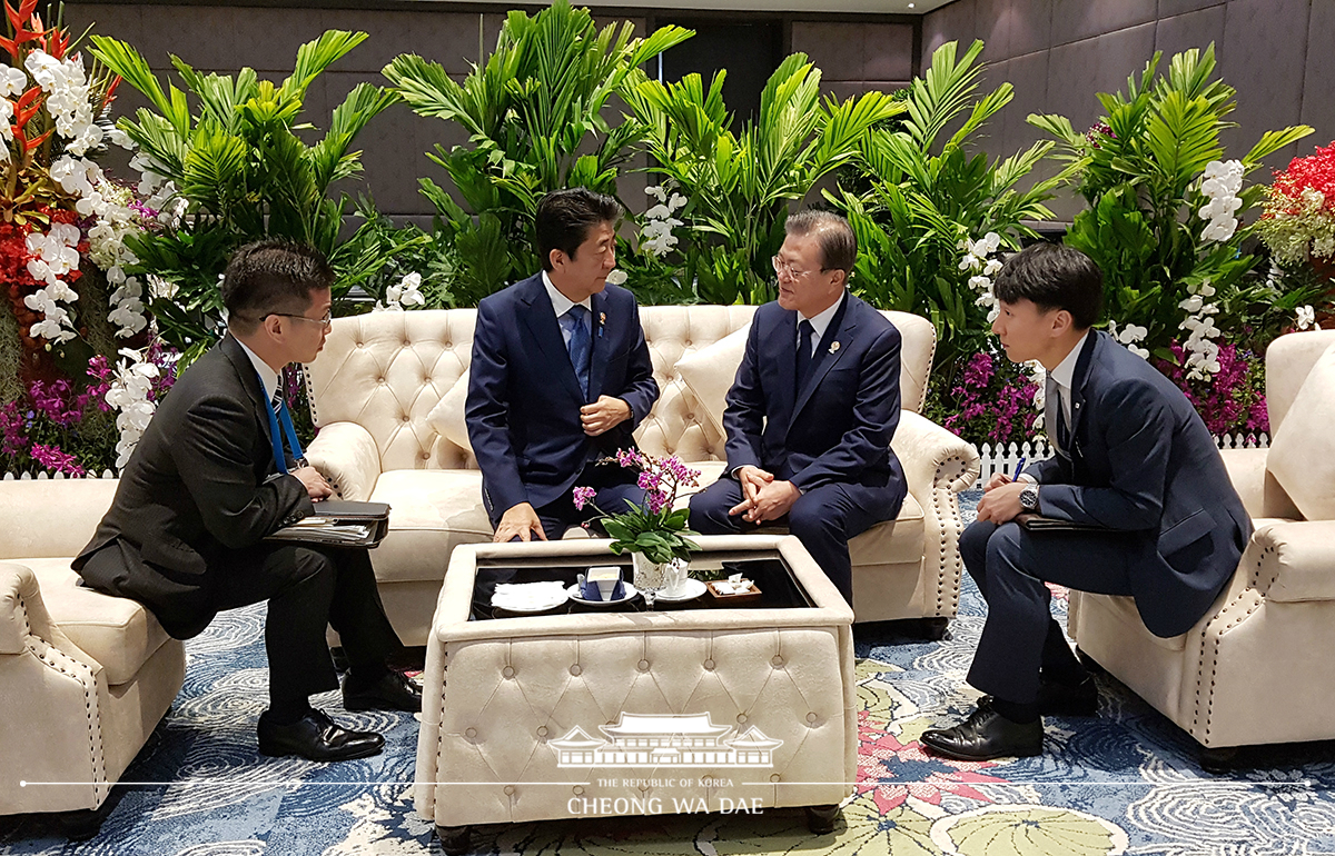 Meeting with Japanese Prime Minister Shinzo Abe prior to the start of the 35th ASEAN Summit and Related Summits in Bangkok, Thailand 