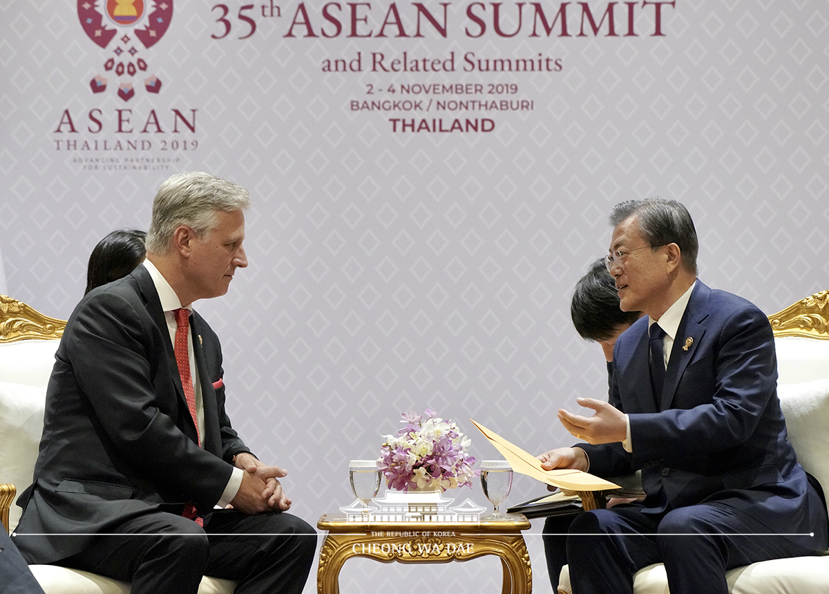 Meeting with U.S. National Security Advisor Robert O'Brien on the sidelines of the East Asia Summit in Bangkok, Thailand 