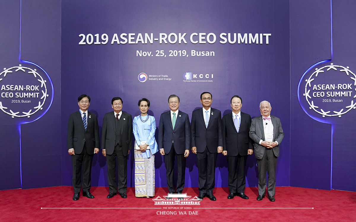 Attending the ASEAN-ROK CEO Summit on the sidelines of ASEAN-ROK Commemorative Summit in Busan 