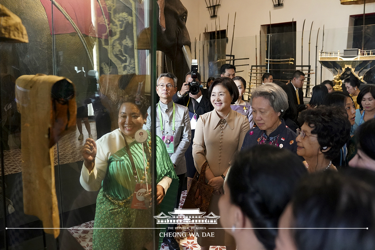 First Lady Kim Jung-sook visiting the National Museum Bangkok together with spouses of other ASEAN leaders 