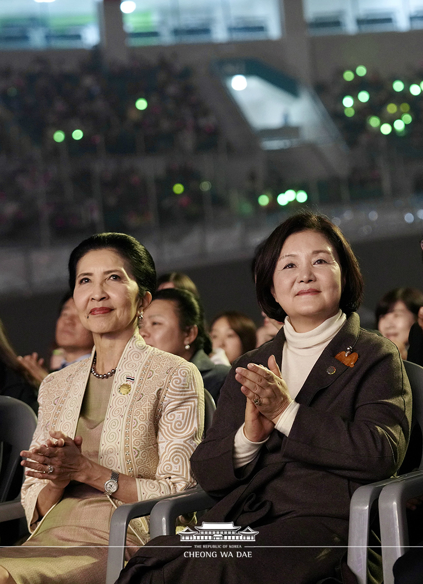 First Lady Kim Jung-sook attending the music festival ASEAN Fantasia in Changwon, Geyongsangnam-do Province 