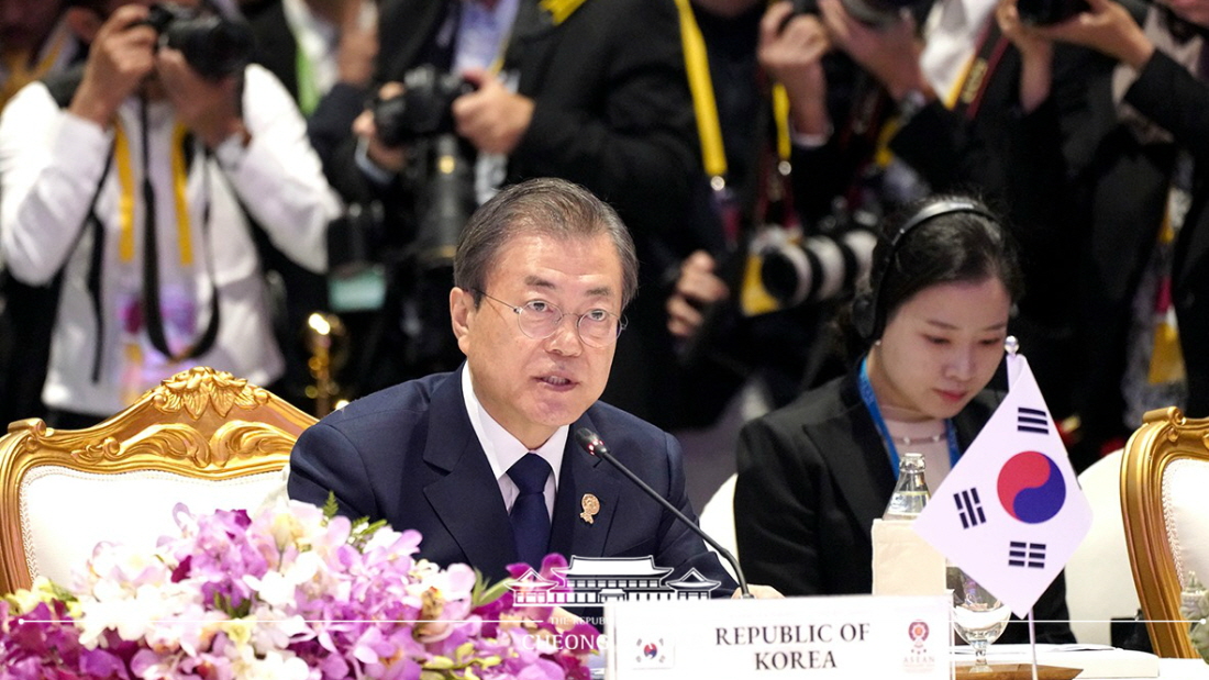 President Moon Jae-in on Nov. 4 delivers his opening remarks at the ASEAN Plus Three summit in Bangkok, Thailand.