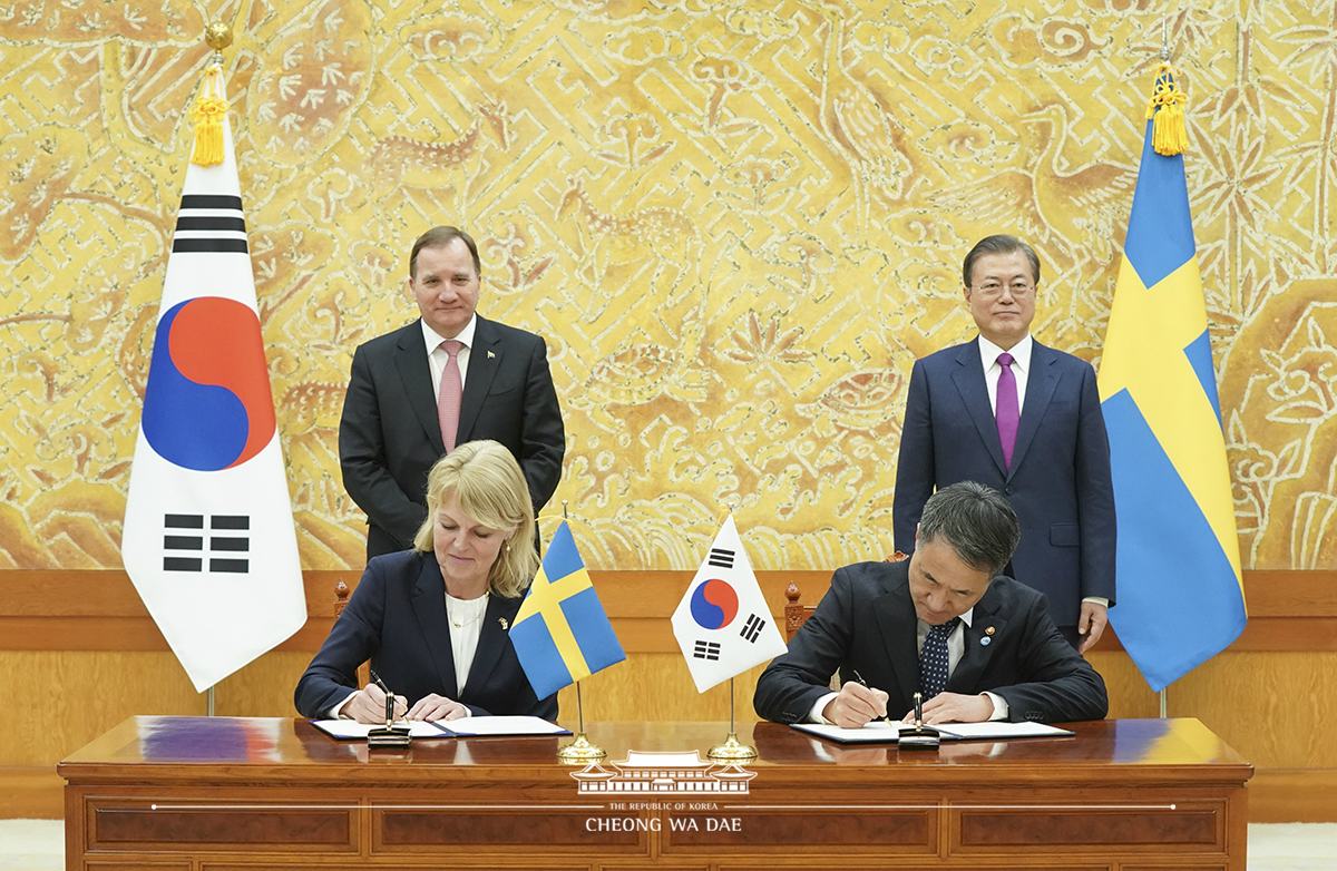 Attending relevant events at Cheong Wa Dae during Swedish Prime Minister Stefan Löfven’s official visit to Korea 