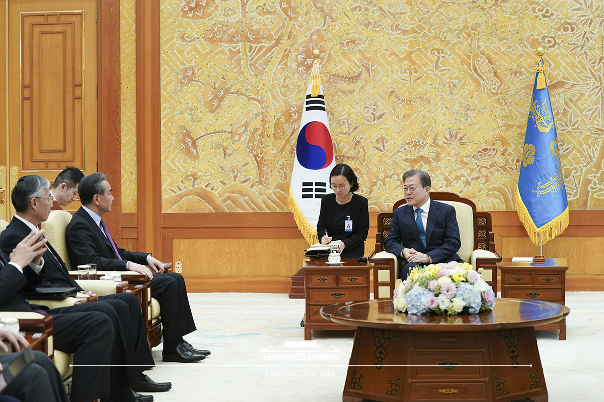 Meeting with China’s State Councilor and Foreign Minister Wang Yi at Cheong Wa Dae 