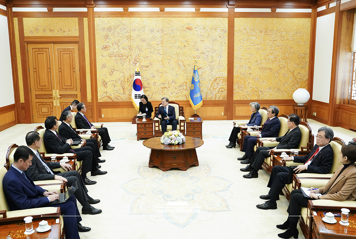 Meeting with China’s State Councilor and Foreign Minister Wang Yi at Cheong Wa Dae 