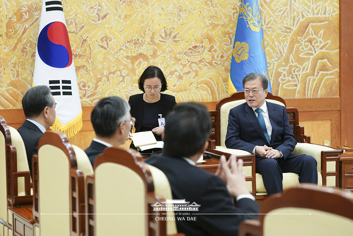 Meeting with China’s State Councilor and Foreign Minister Wang Yi at Cheong Wa Dae 