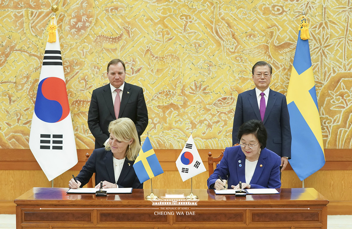 Attending relevant events at Cheong Wa Dae during Swedish Prime Minister Stefan Löfven’s official visit to Korea 