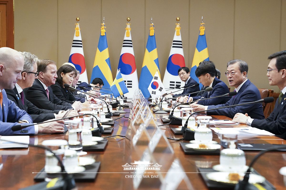 Attending relevant events at Cheong Wa Dae during Swedish Prime Minister Stefan Löfven’s official visit to Korea 