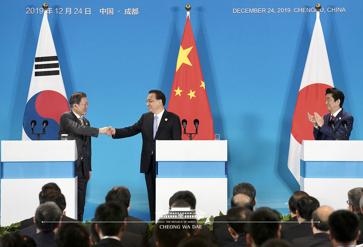 Attending the joint press conference following the 8th Korea-Japan-China summit 