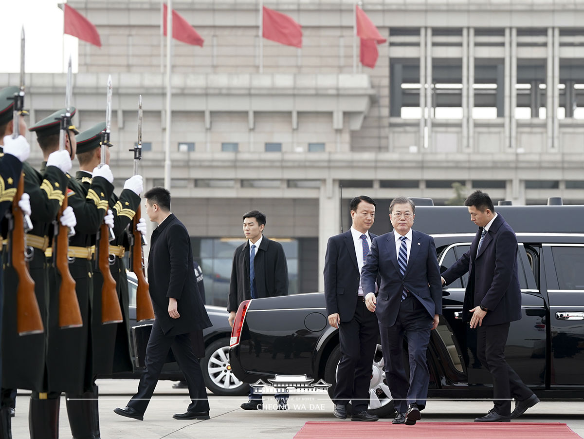 Departing from Beijing Capital International Airport for Chengdu to attend the 8th Korea-Japan-China summit 