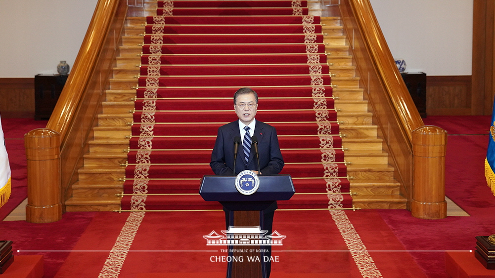 President Moon Jae-in on Jan. 7 delivers his New Year's address at Cheong Wa Dae. 