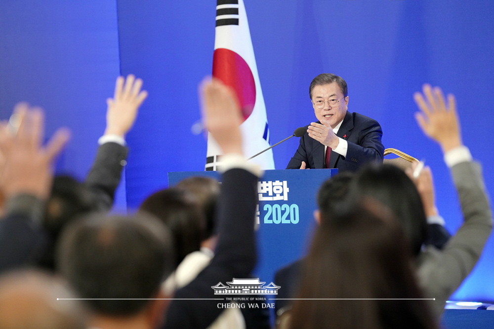 President Moon Jae-in on Jan. 14 takes questions at his new year's news conference held at Yeongbingwan Guest House of Cheong Wa Dae. 