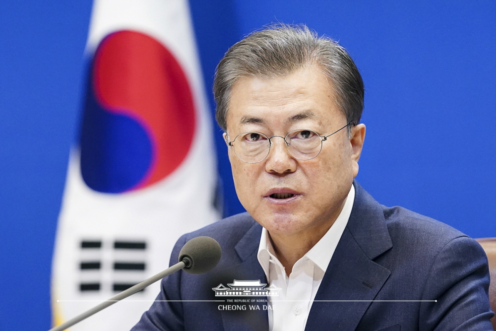 President Moon Jae-in on March 19 speaks in the inaugural meeting of an emergency economic council held at Cheong Wa Dae. 