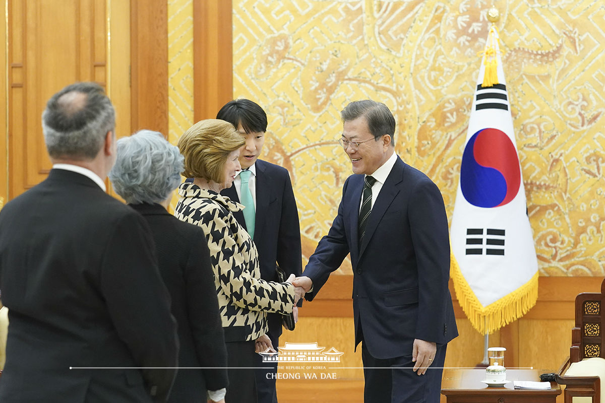 Meeting with IACC Council Chair Huguette Labelle at Cheong Wa Dae