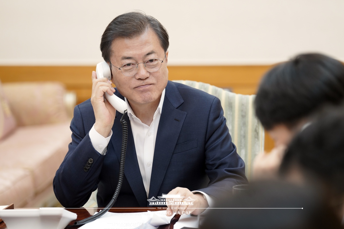 Speaking by phone to President of the United States Donald Trump at Cheong Wa Dae 