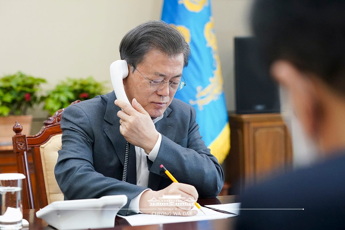 Speaking by phone at Cheong Wa Dae to the Director-General of the World Health Organization, Dr. Tedros Adhanom Ghebreyesus