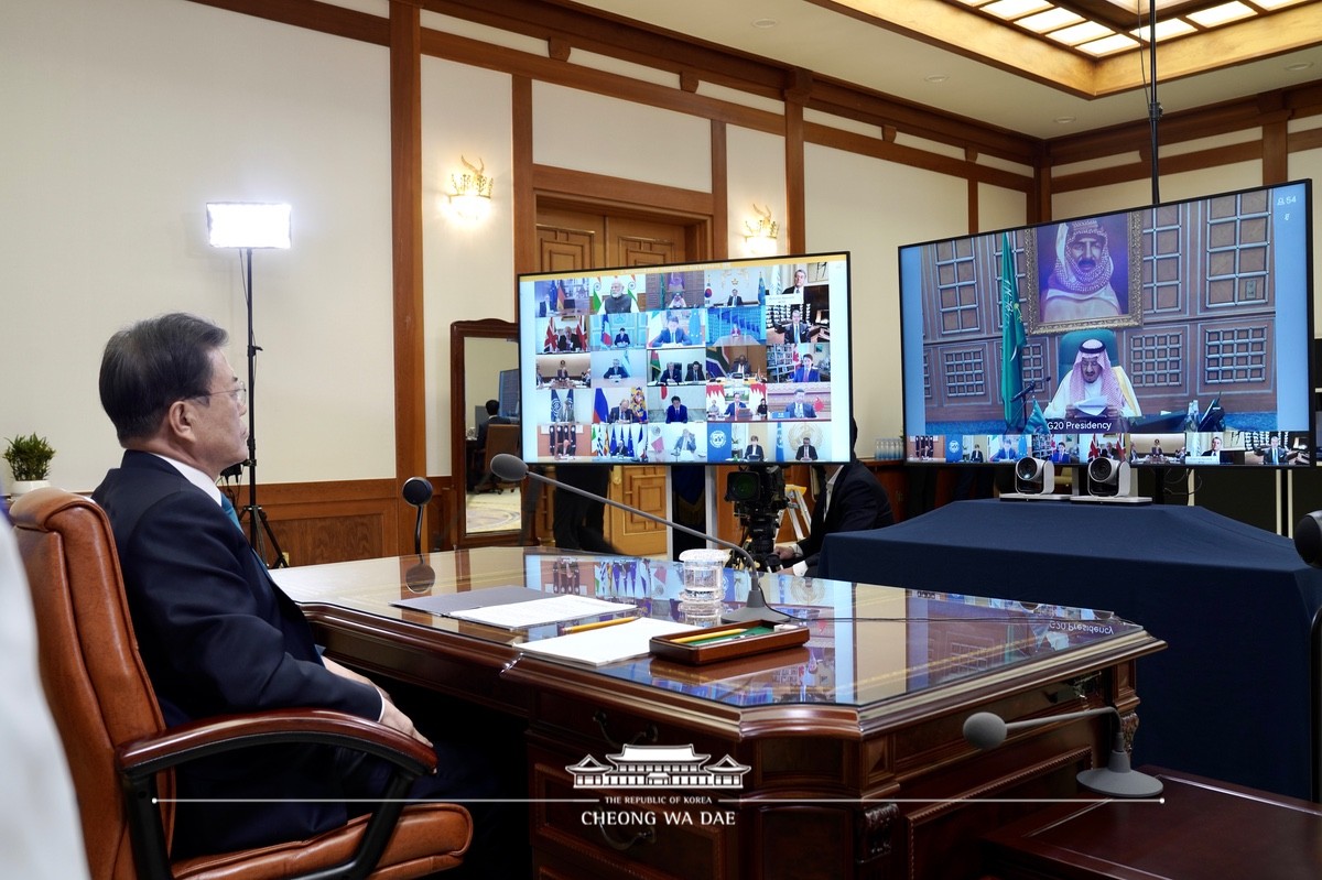 Participating in the extraordinary virtual G20 Leaders’ Summit from Cheong Wa Dae 