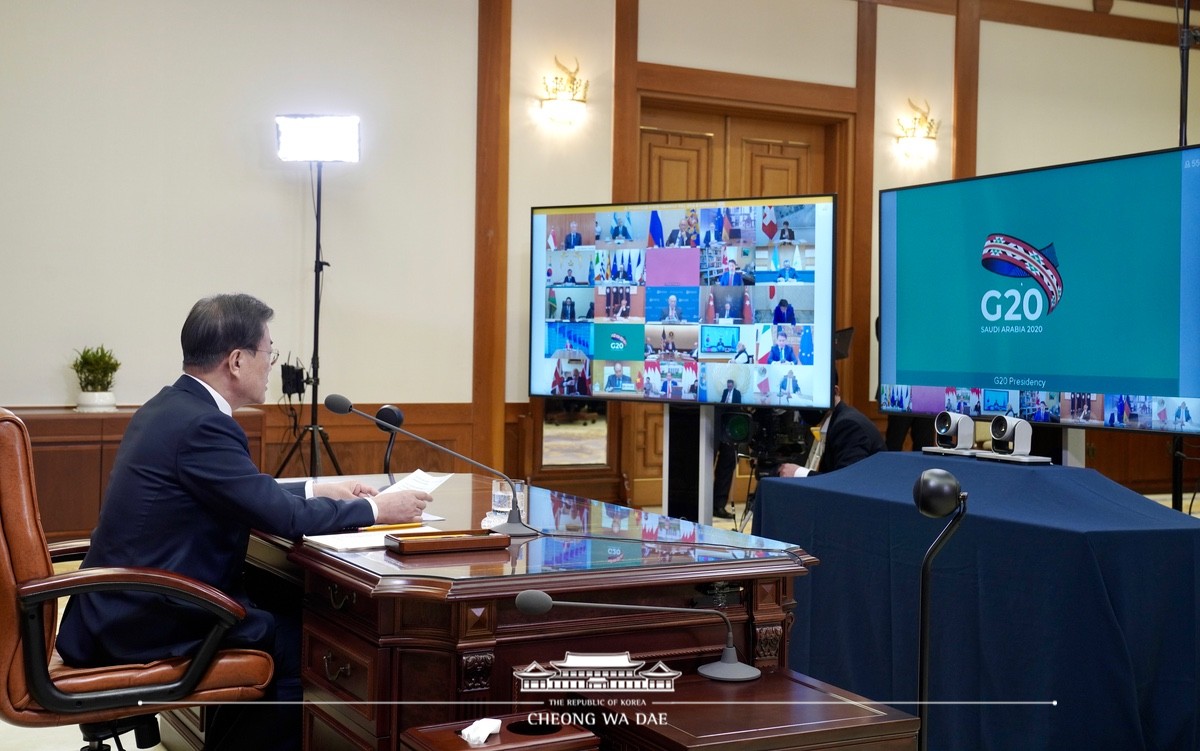 Participating in the extraordinary virtual G20 Leaders’ Summit from Cheong Wa Dae 