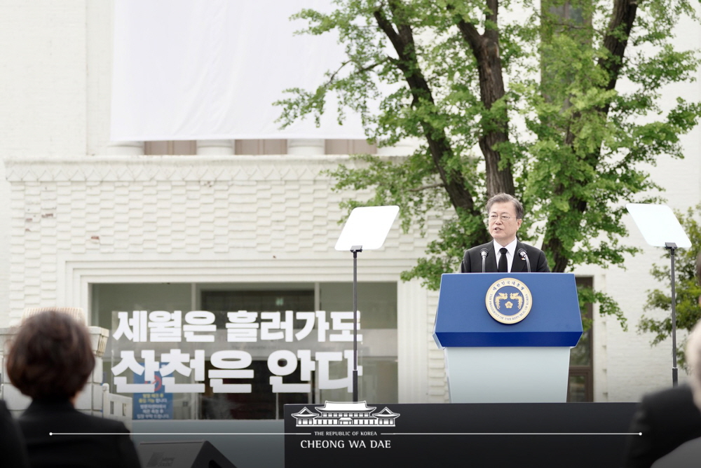 President Moon Jae-in on May 18 gives a speech on the 40th anniversary of the May 18 Gwangju Democratization Movement at May 18 Democracy Square next to the former headquarters of the Jeollanam-do Provincial Government in Gwangju. 