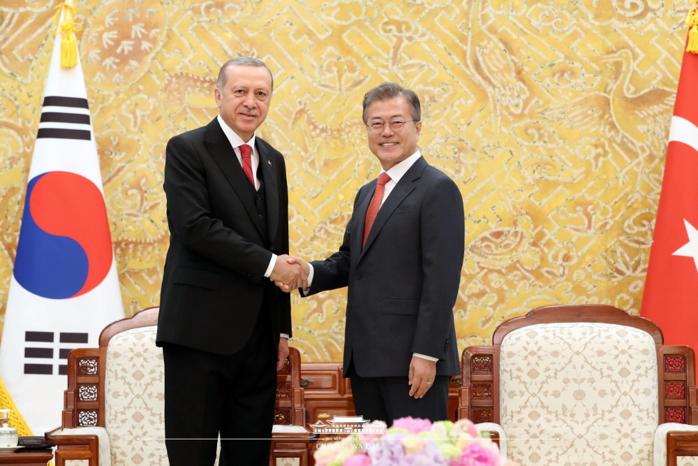 President Moon Jae-in and Turkish President Recep Tayyip Erdogan on May 2, 2018, shake hands ahead of their summit at Cheong Wa Dae. 