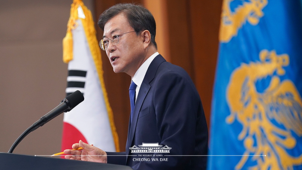 The third annual "Selected Speeches of President Moon Jae-in" and a collection of excerpts from his speeches under the unofficial title "Palpable Changes, Together with the People" was published on June 12. The photo above is of the president on May 10 at Chunchugwan Press Center of Cheong Wa Dae giving a national address in an event marking the third anniversary of his term.