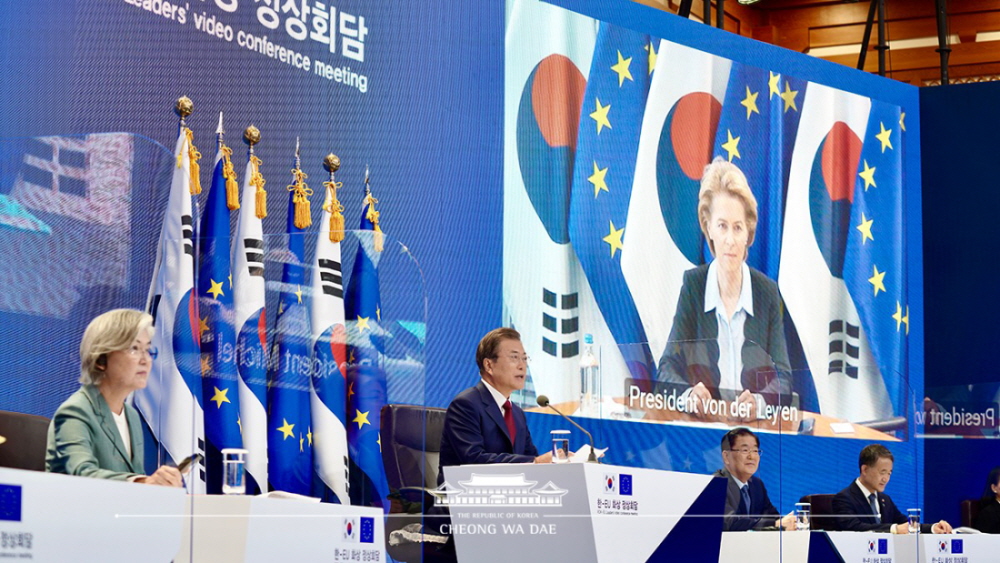 President Moon Jae-in on June 30 holds a summit via videoconferencing with European Council President Charles Michel and European Commission President Ursula von der Leyen at Cheong Wa Dae.