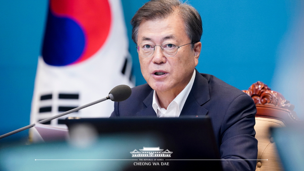 President Moon Jae-in on June 29 chairs a meeting of his senior secretaries at Cheong Wa Dae.