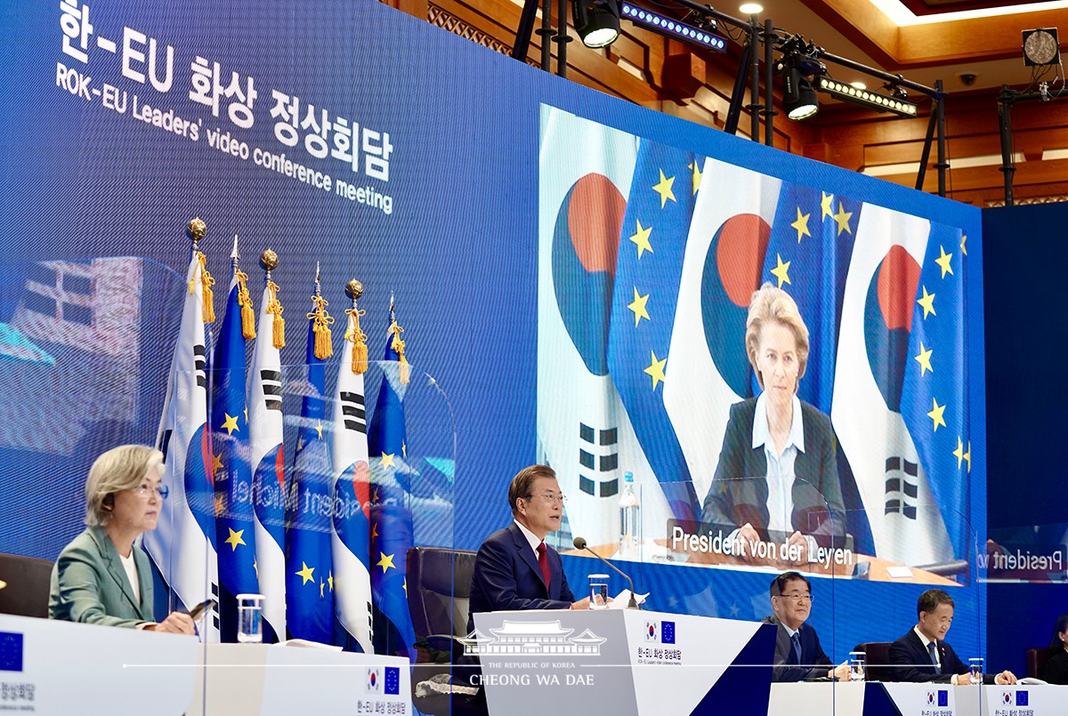 Attending the ROK-EU Leaders’ video conference meeting from Cheong Wa Dae