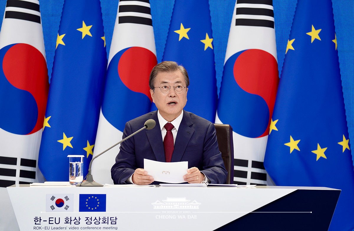 Attending the ROK-EU Leaders’ video conference meeting from Cheong Wa Dae