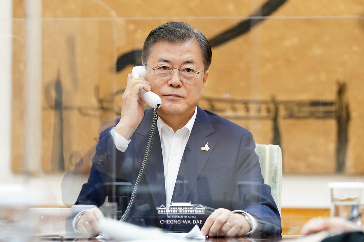 Speaking by phone to Chancellor of the Federal Republic of Germany Angela Merkel from Cheong Wa Dae 