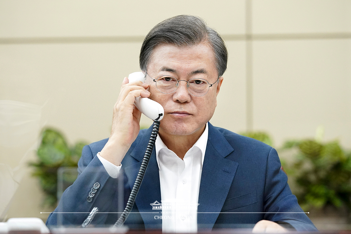 Speaking by phone to Prime Minister Mette Frederiksen of the Kingdom of Denmark from Cheong Wa Dae