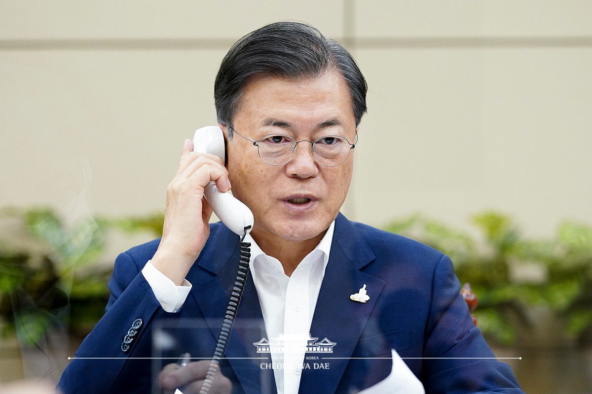 Speaking by phone to Prime Minister of Japan Yoshihide Suga from Cheong Wa Dae 