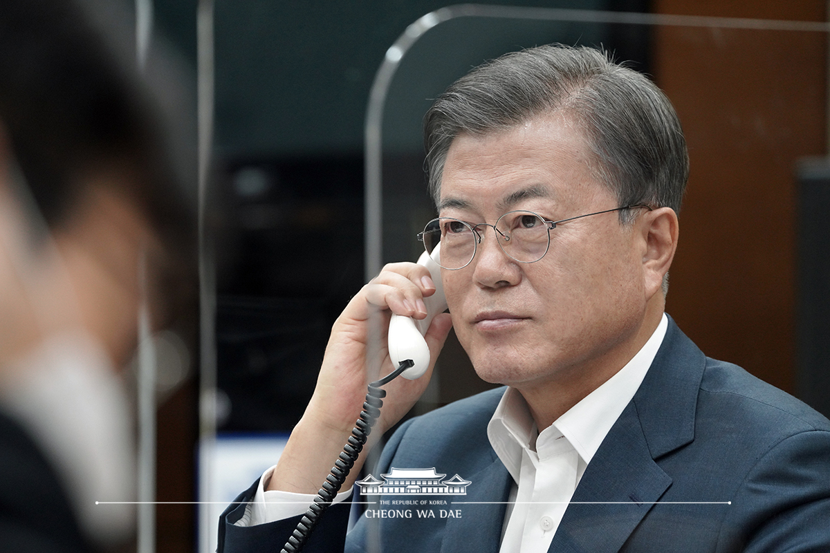 Speaking by phone to Prime Minister Narendra Modi of the Republic of India from Cheong Wa Dae