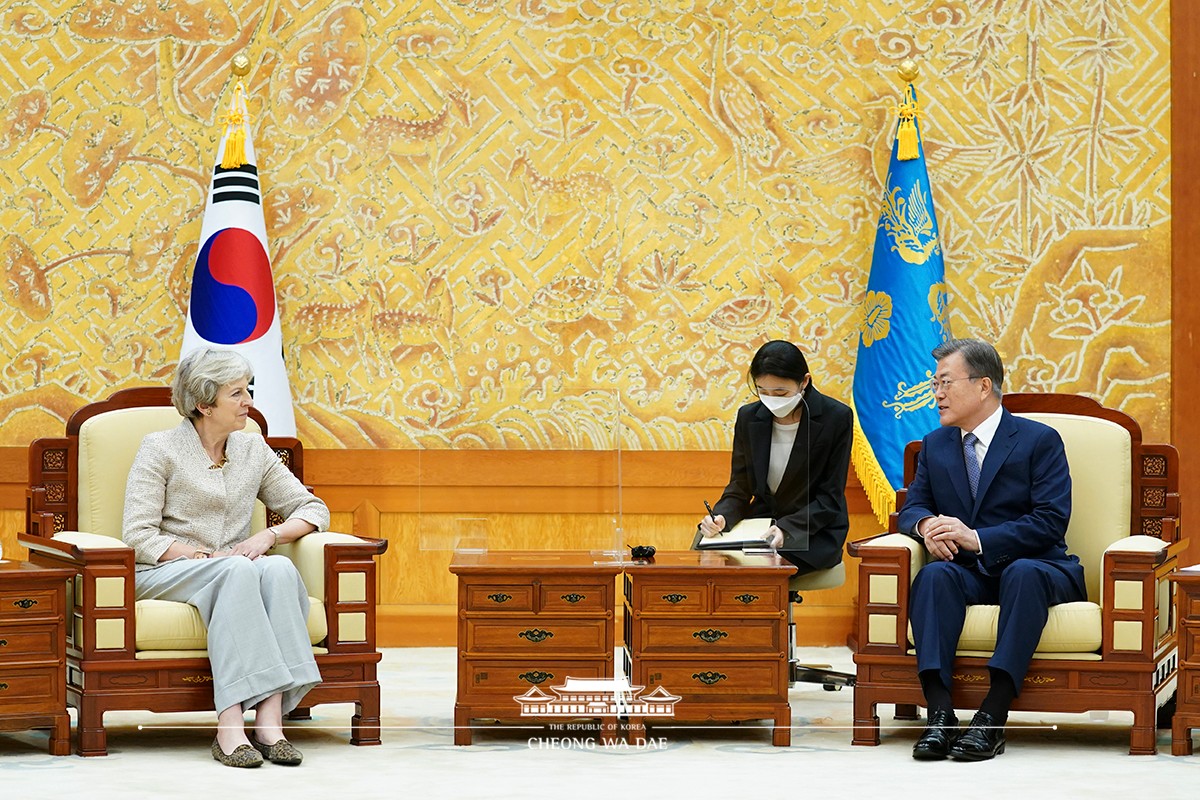 Meeting with former Prime Minister of the United Kingdom Theresa May at Cheong Wa Dae 