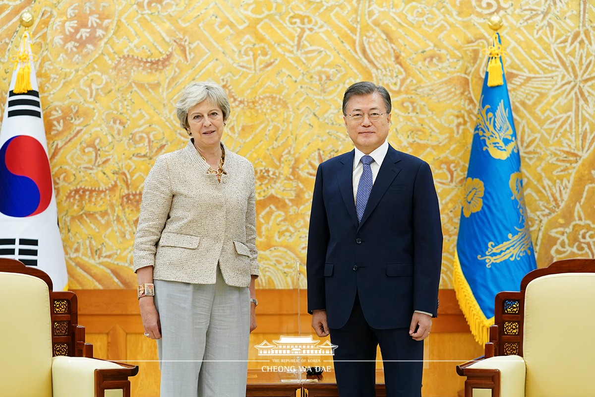 Meeting with former Prime Minister of the United Kingdom Theresa May at Cheong Wa Dae 